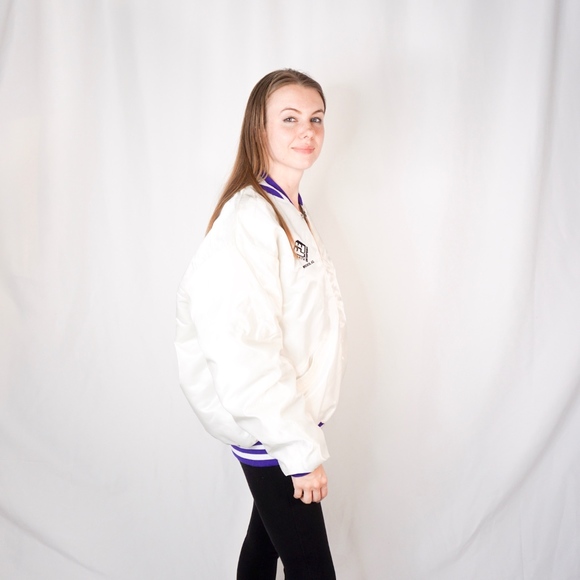 Taco Bell Rare White Bomber Jacket 5 Year Embroide - Picture 3 of 8